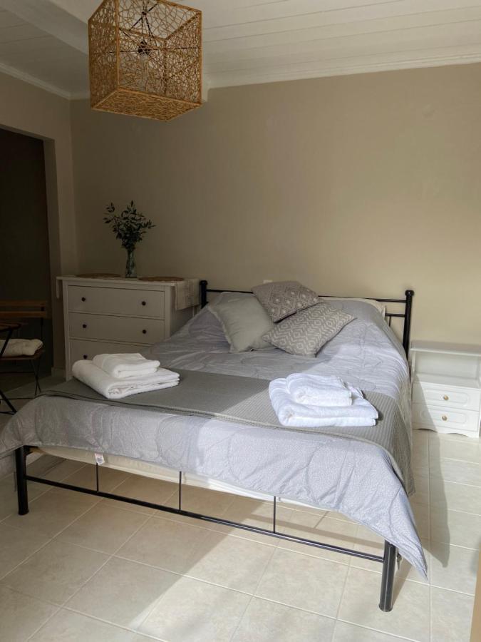 Pepper Tree Apartment Aegina Bagian luar foto