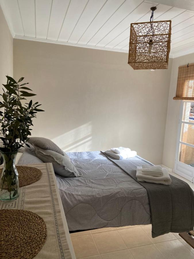 Pepper Tree Apartment Aegina Bagian luar foto