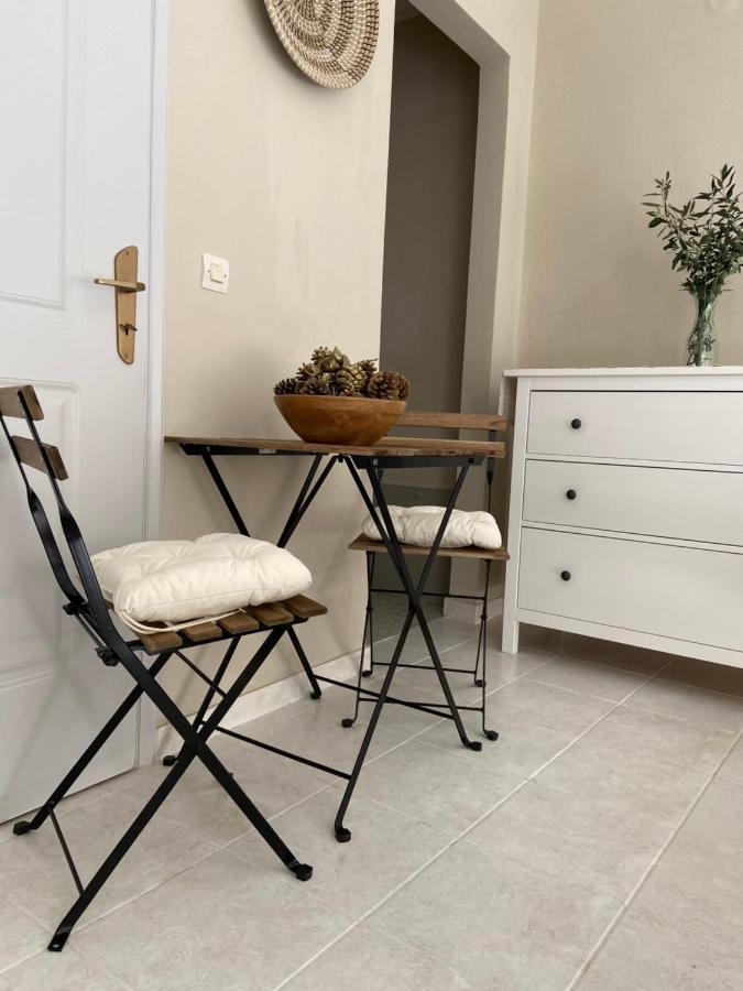 Pepper Tree Apartment Aegina Bagian luar foto